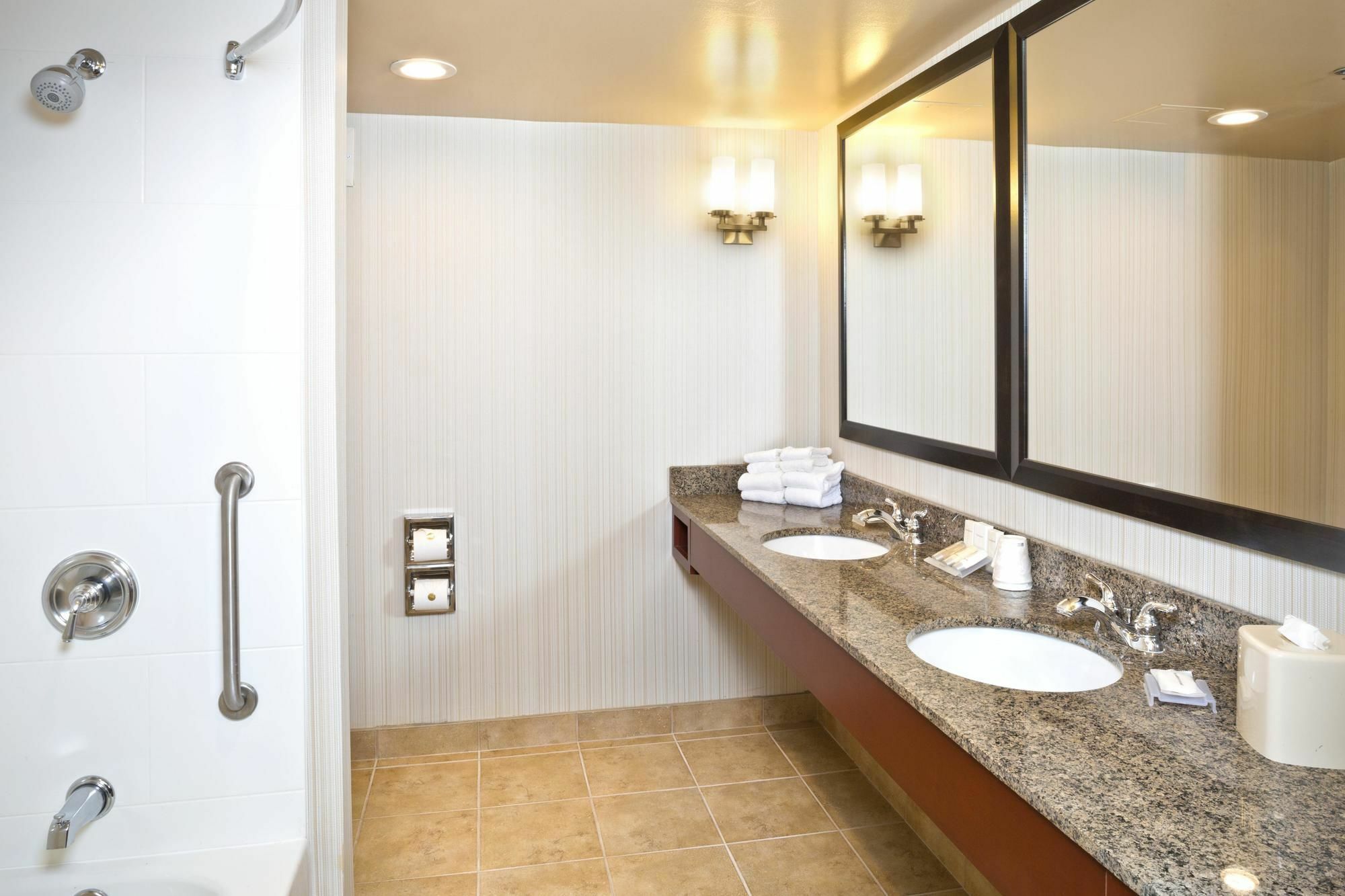 Hilton Garden White Marsh